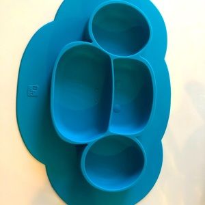 Lot of 18 silicone/plastic plates and bowls